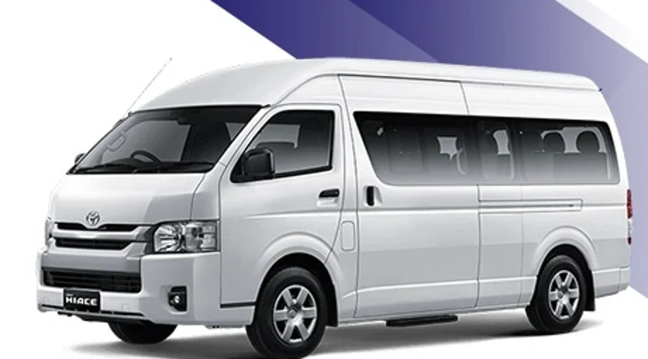 Hiace Commuter putih untuk layanan rental mobil di Depok