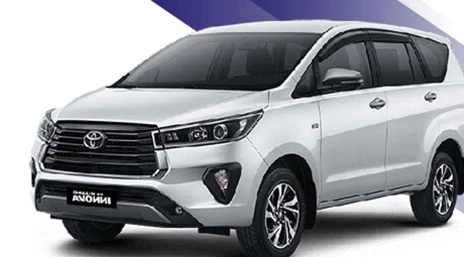 Toyota Innova putih untuk layanan rental mobil di Depok